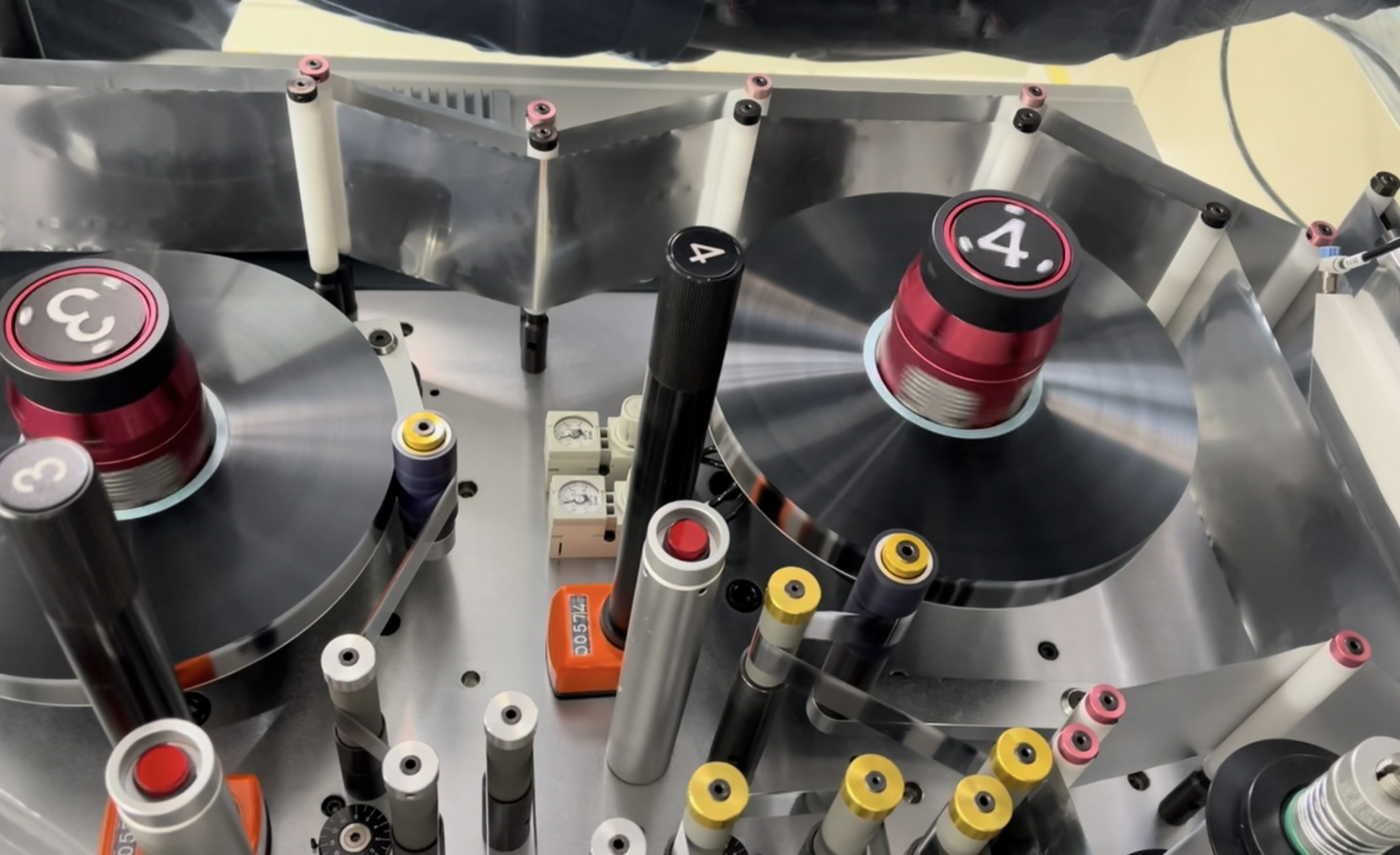 Principes de travail des matériaux diélectriques des condensateurs et optimisation des performances