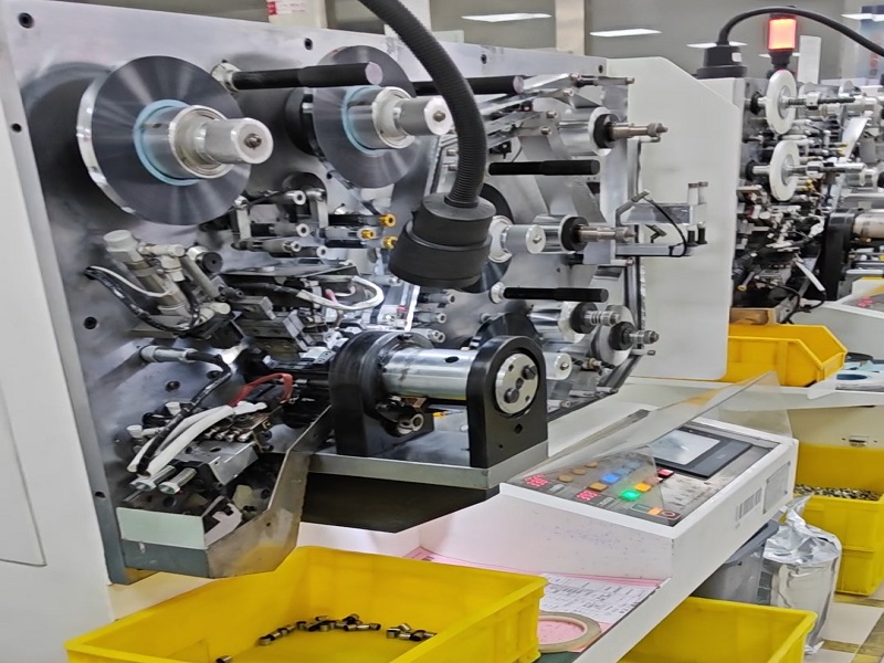 Dans les coulisses : le parcours de fabrication en 10 étapes de condensateurs à film pour les applications haute puissance